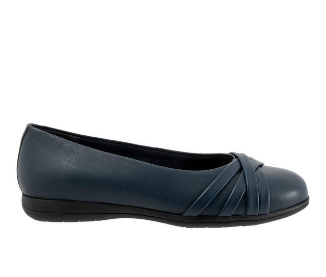 Women's Trotters Daphne Flats in Navy color