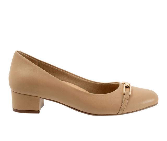 Women's Trotters Dakota Pumps in Nude color