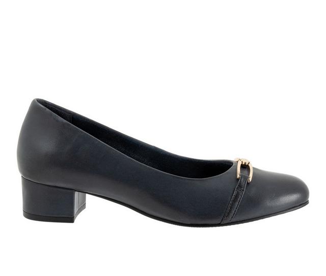 Women's Trotters Dakota Pumps in Navy color