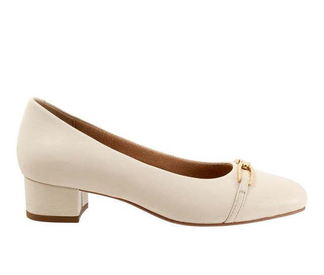 Women's Trotters Dakota Pumps in Ivory color
