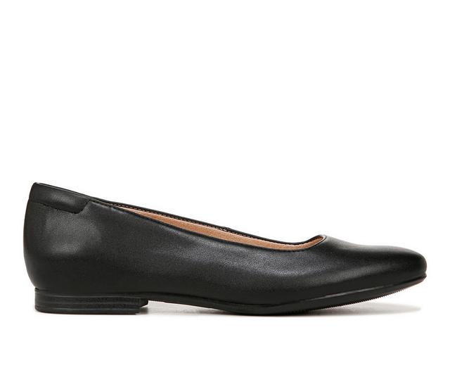 Women's Naturlizer Kari Flats in Black color