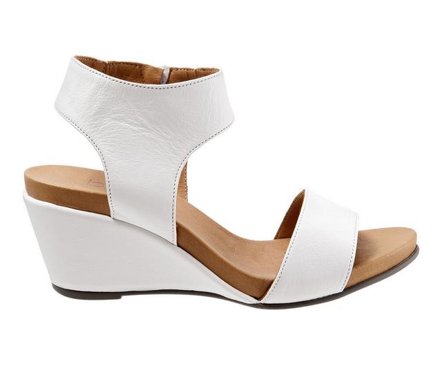 Women's Bueno Ida Wedge Sandals in White color