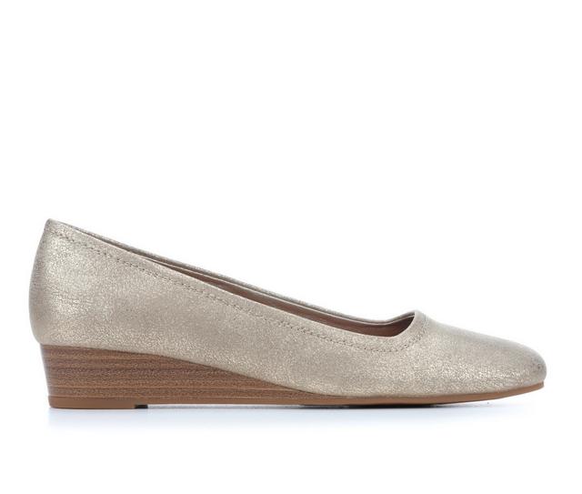 Women's Baretraps Covette Casual Flats in Lt Champagne color