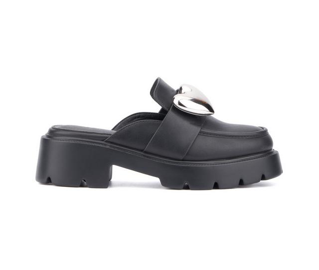 Women's Olivia Miller Heart Lugged Clogs in Black color