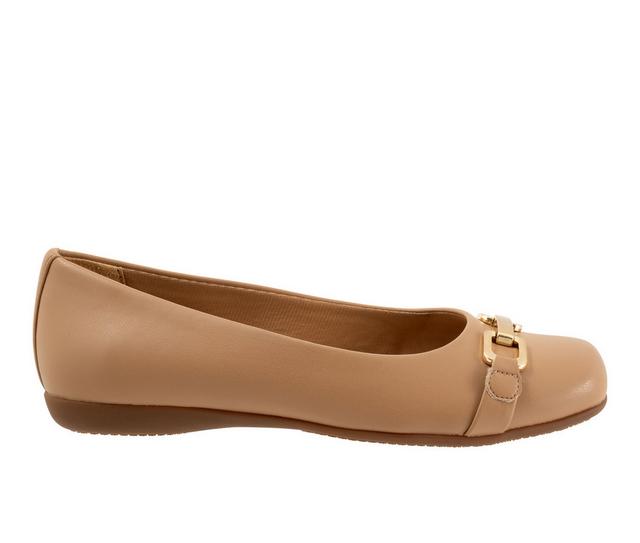 Women's Trotters Sadie Flats in Beige color