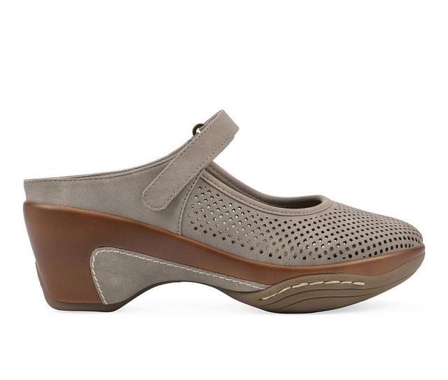 Women's White Mountain Vinto2 Clogs in Lt Taupe color