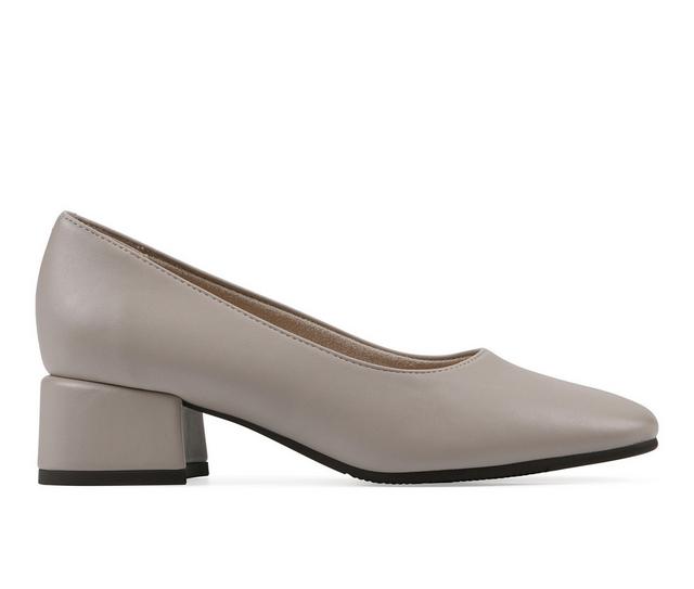 Women's Cliffs by White Mountain Quintesa Pumps in Taupe color