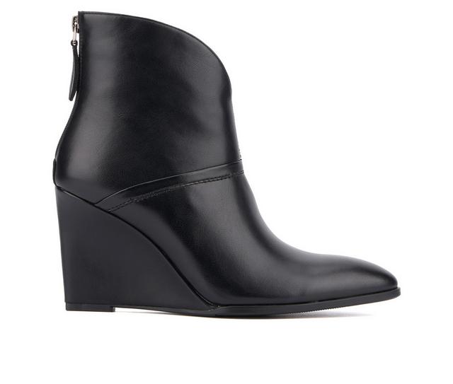 Women's Torgeis Laine Booties in Black color