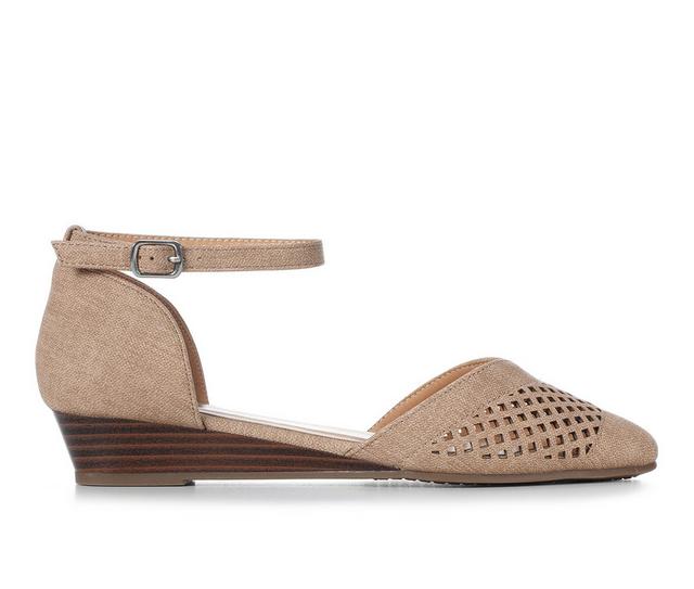 Women's Daisy Fuentes Maylin Wedges in Latte color