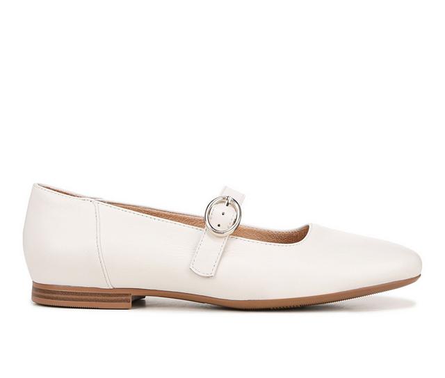 Women's Naturalizer Kelly Flats in Warm White color