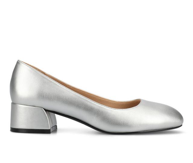 Women's Journee Collection SaarII Pumps in Silver color