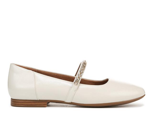 Women's Naturlizer Kelly Chain Flats in Warm White color