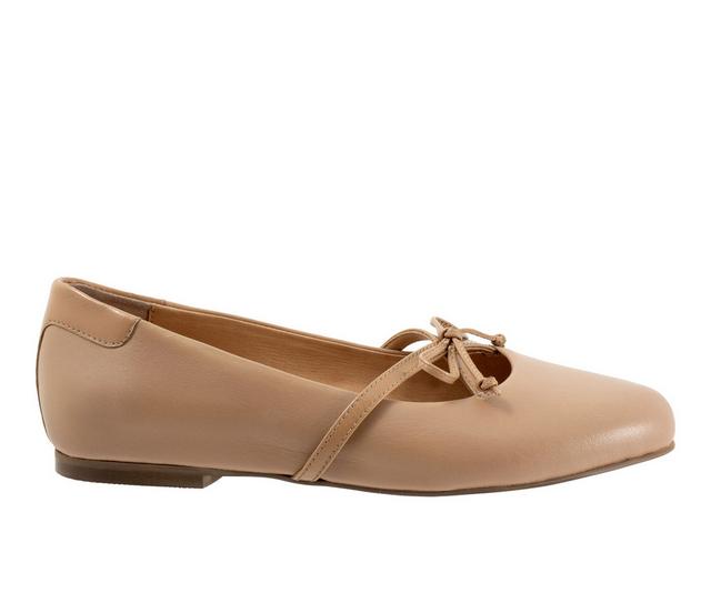 Women's Trotters Carissa Flats in Beige color