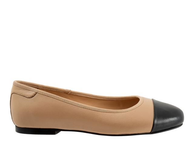 Women's Trotters Clara Flats in Beige/Black color