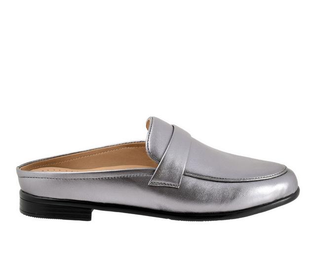 Women's Trotters Lola Flats in Pewter color