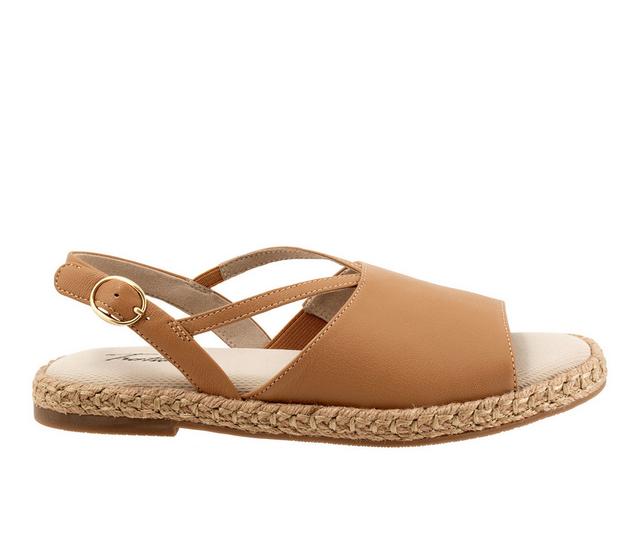 Women's Trotters Pepper Flat Sandals in Tan color