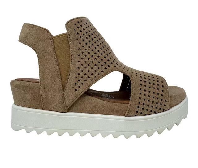 Women's Very G Amy 2 Footbed Sandals in Sand color