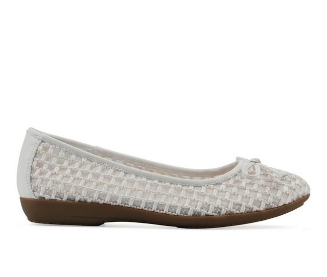 Women's Cliffs by White Mountain Chelcy Flats in White color