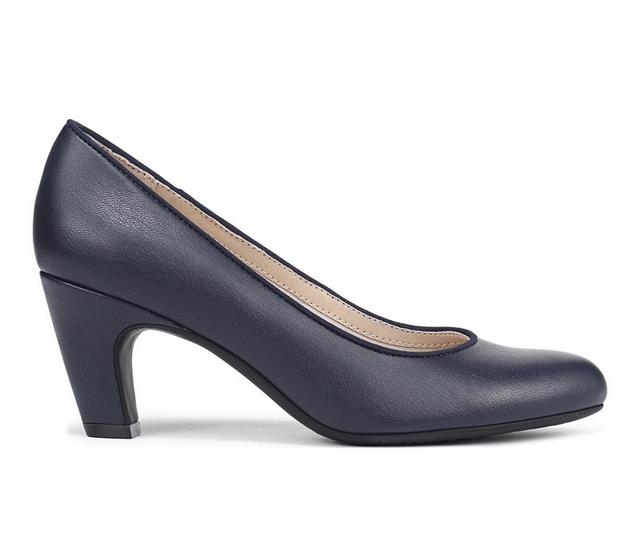 Women's LifeStride Parigi Plus Pumps in Lux Navy color