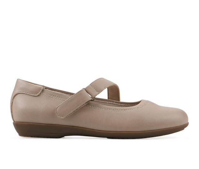 Women's Cliffs by White Mountain Carwen Flats in Natural color