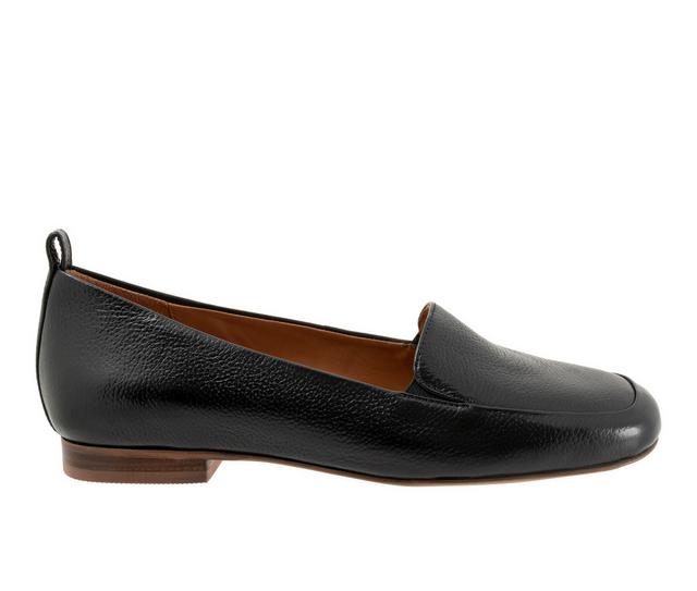 Women's Softwalk Kingston Flats in Black color