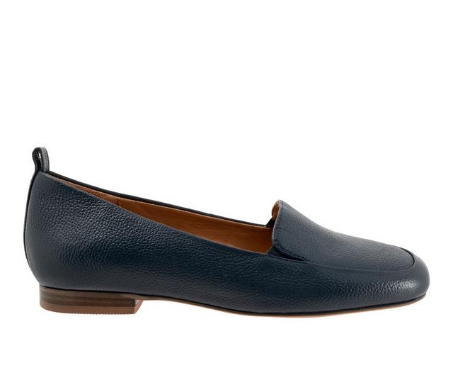 Women's Softwalk Kingston Flats in Navy color