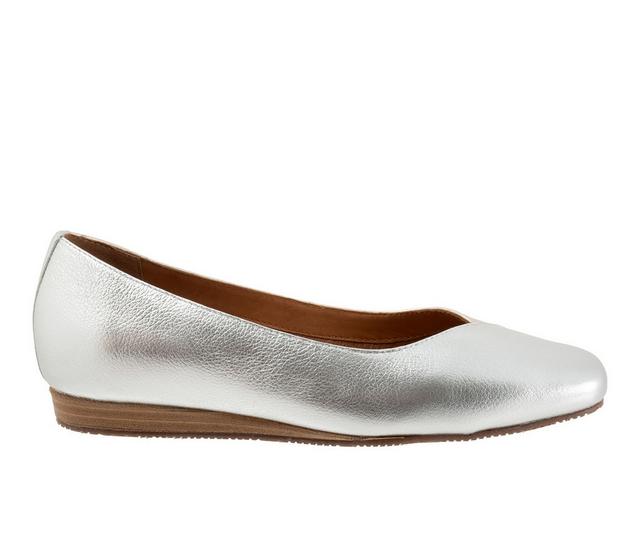 Women's Softwalk Vina Flats in Slvr/Champagne color