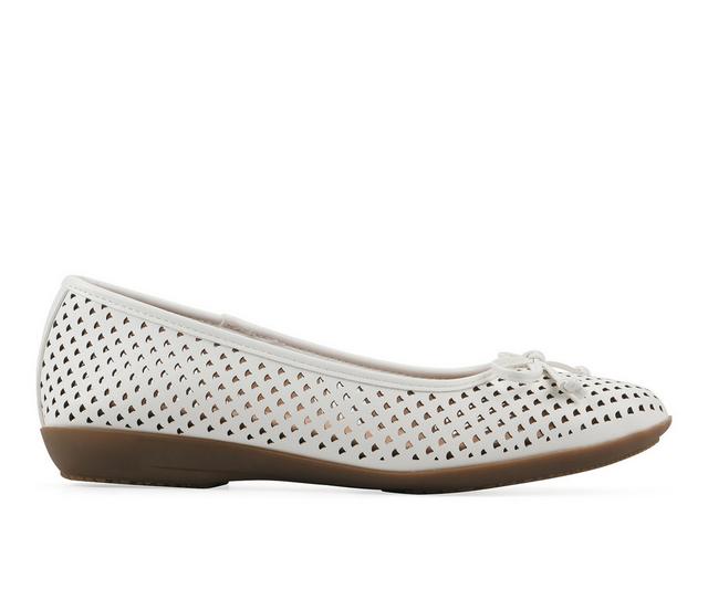 Women's Cliffs by White Mountain Carris Flats in White color
