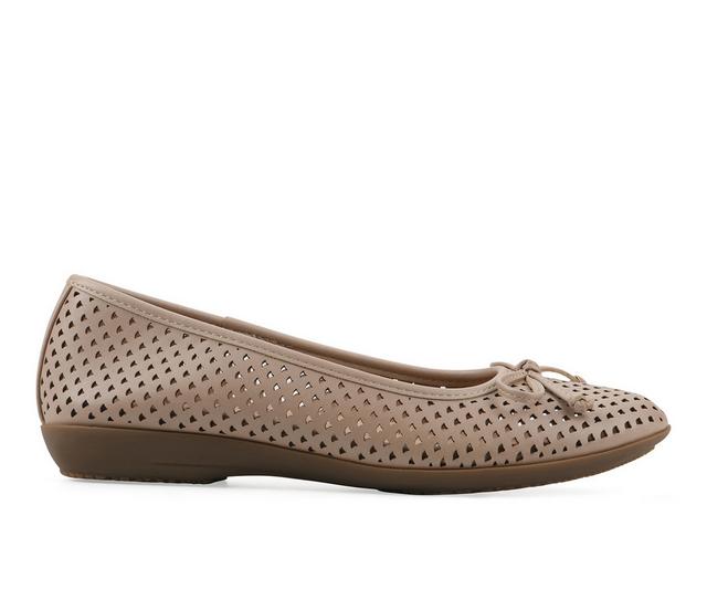 Women's Cliffs by White Mountain Carris Flats in Natural color