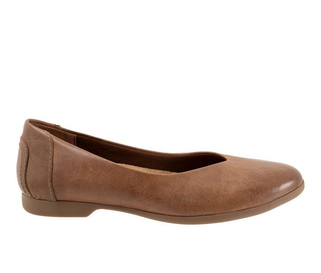 Women's Trotters Iris Flats in Taupe color