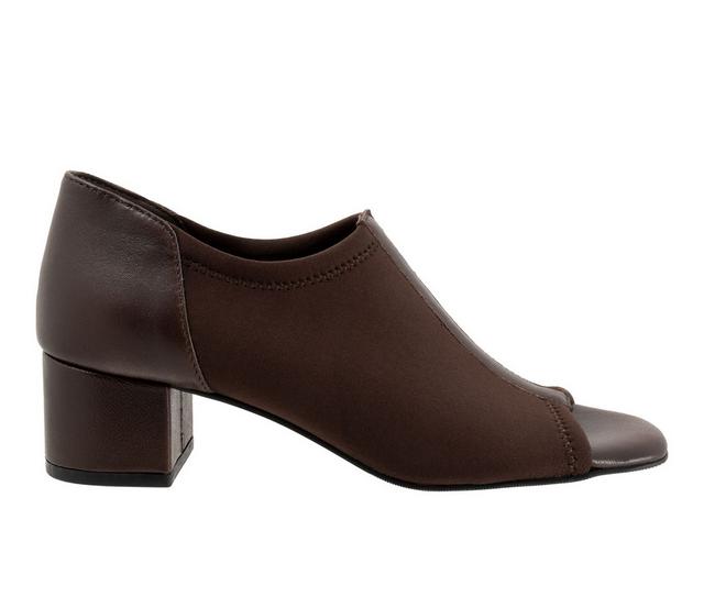 Women's Trotters Lennon Shootie in Brown color