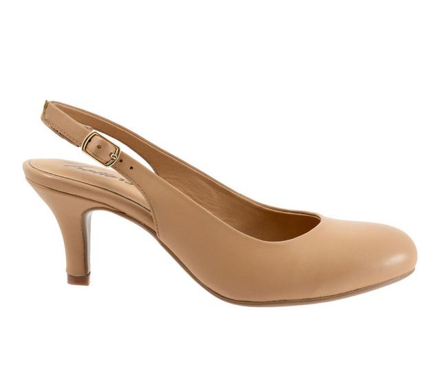 Women's Trotters Lexi Pumps in Beige color