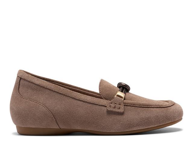 Women's Clarks Cathrynn Jazz Flats in Pebble color