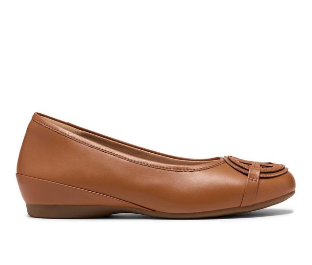 Women's Clarks Cathrynn Luna Flats in Tan color