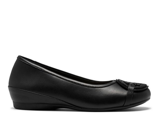 Women's Clarks Cathrynn Luna Flats in Black color