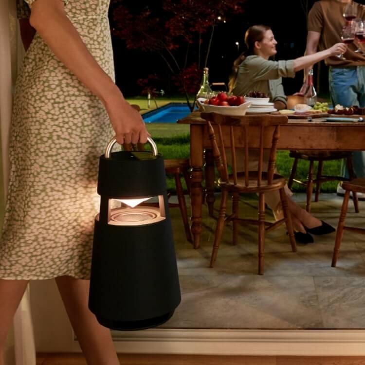 Speakers and smart speakers