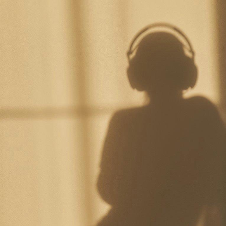 Day_25-Digital-Image-Girl_with_Headphones