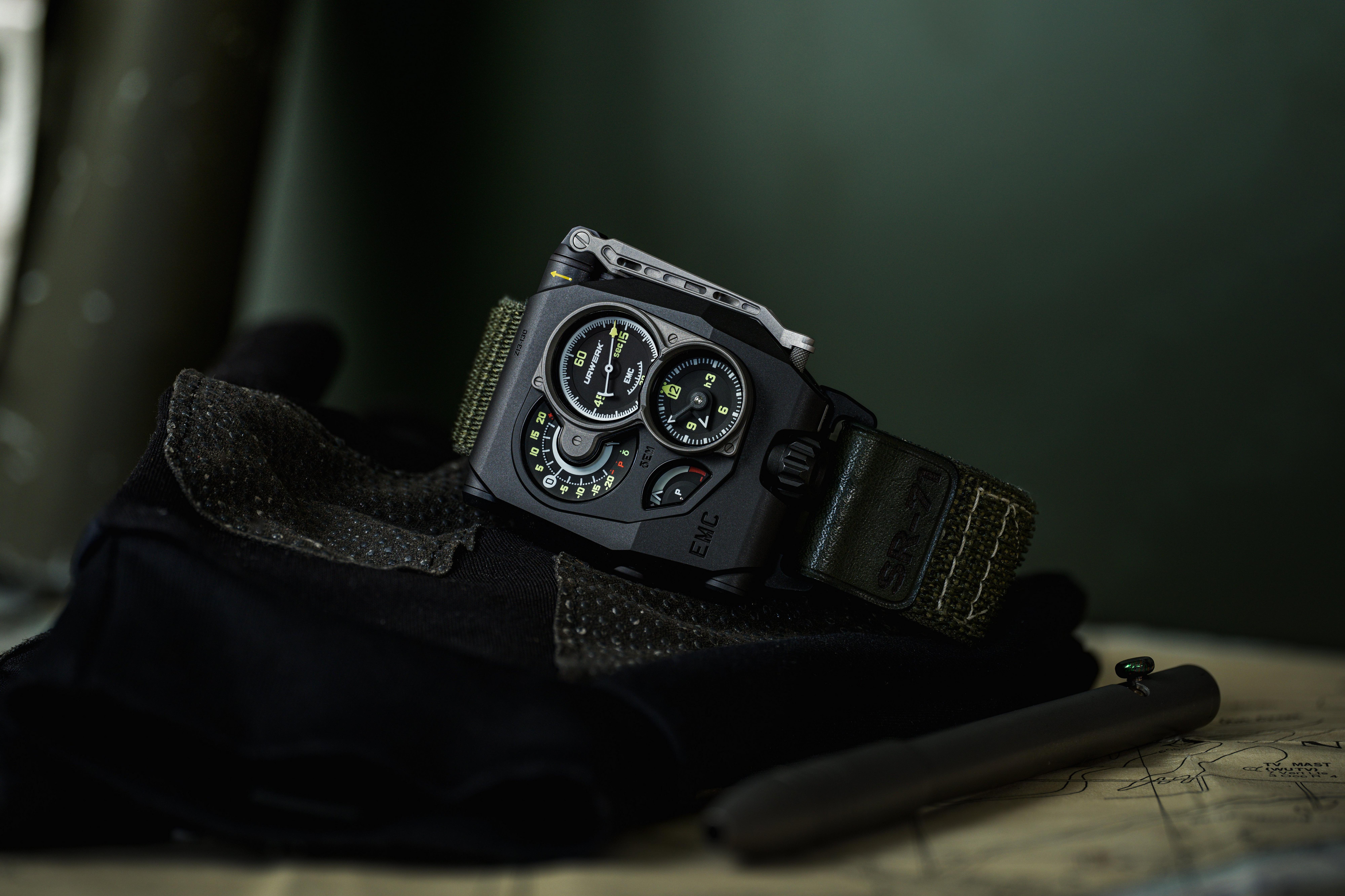 urwerk-emc-sr-71-lifestyle-2