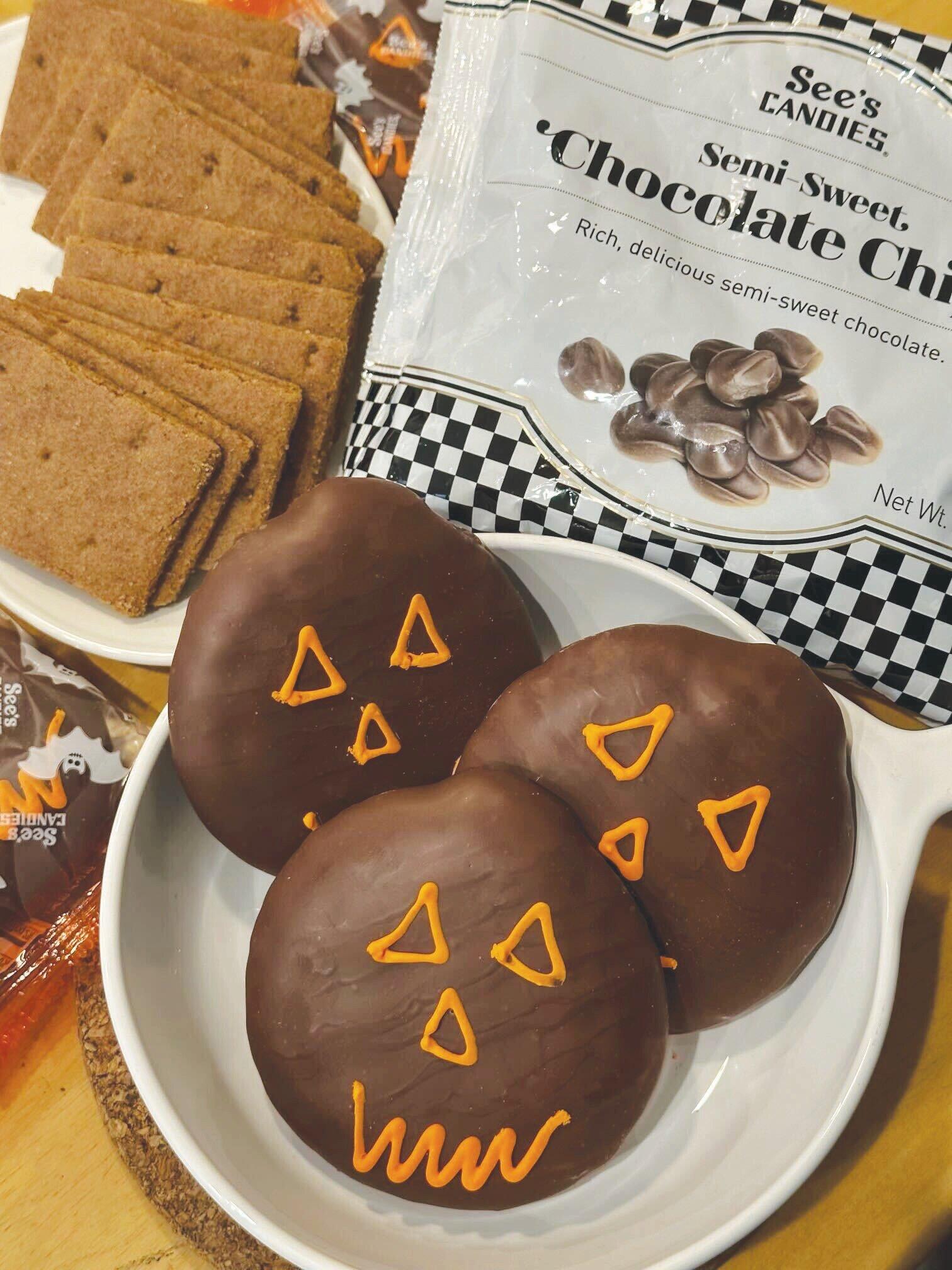 Marshmallow Jack-O'Lantern S'mores Dip