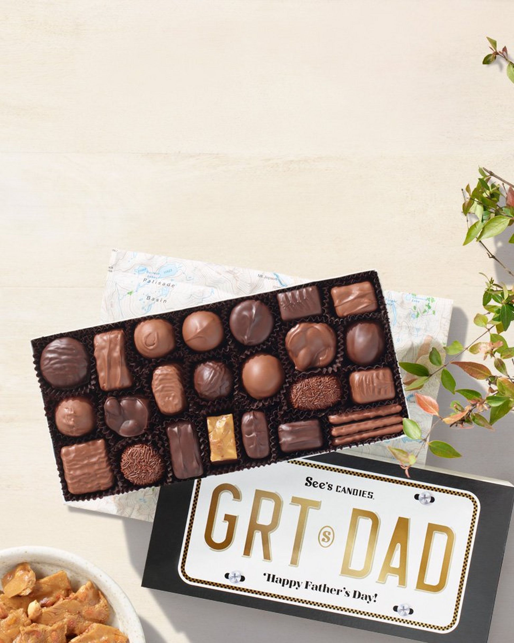 A box of chocolates designed like a license plate that says "GRT DAD"