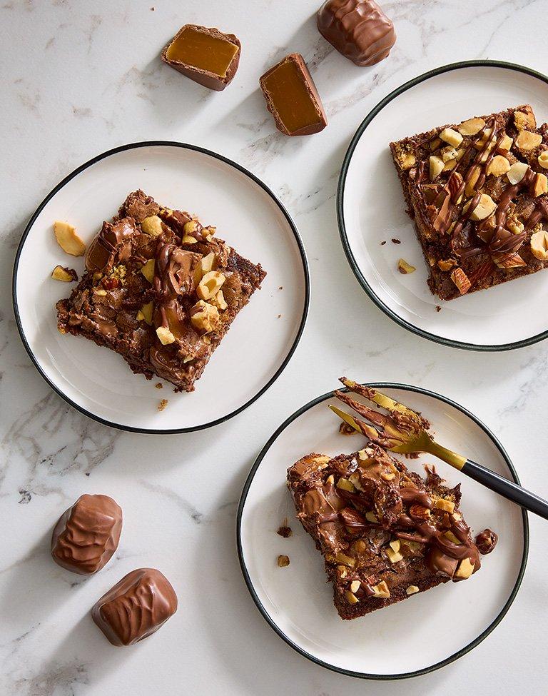 Nutty caramel brownies on plates