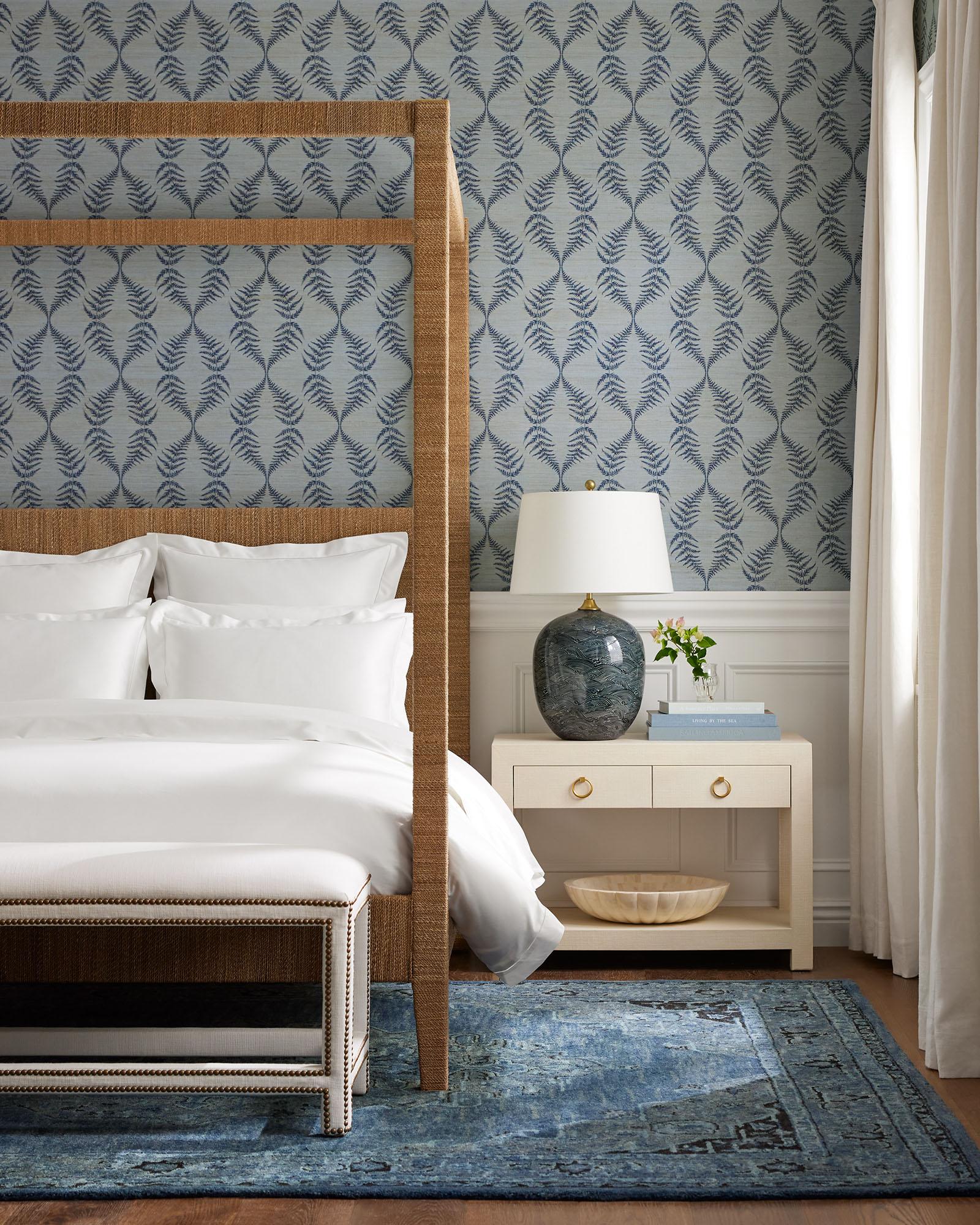 BedroomNavyBlueNeutralFourPosterHughesBedbrandx0945_CV1