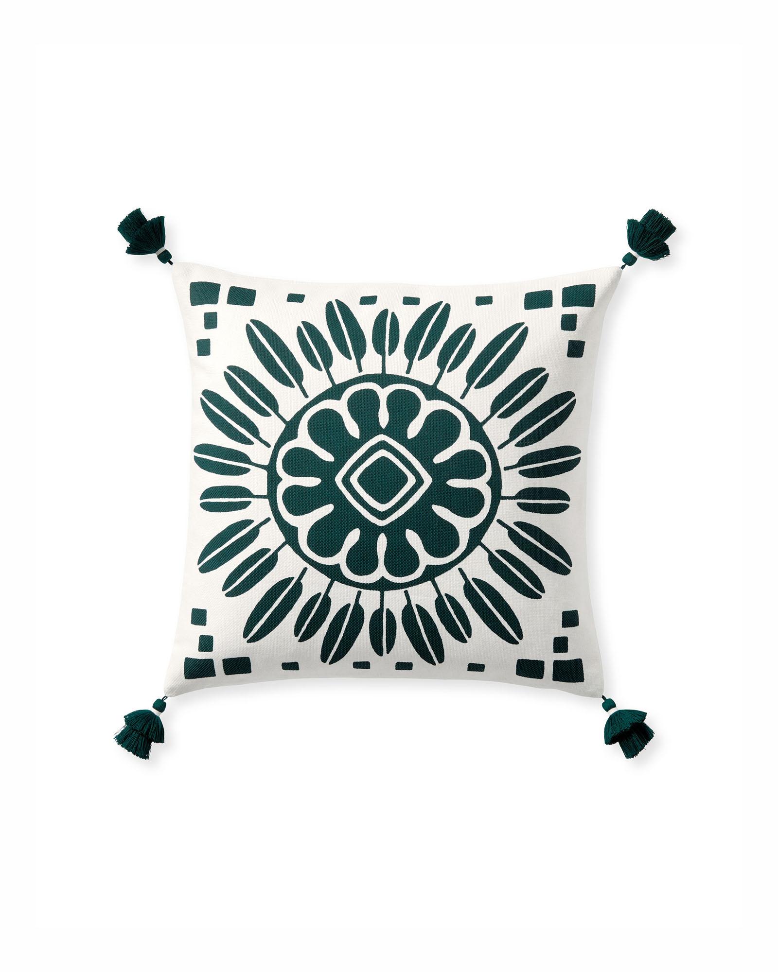 Dec_Pillow_Campania_Medallion_20x20_Botanical_MJ_17434_Crop_SH