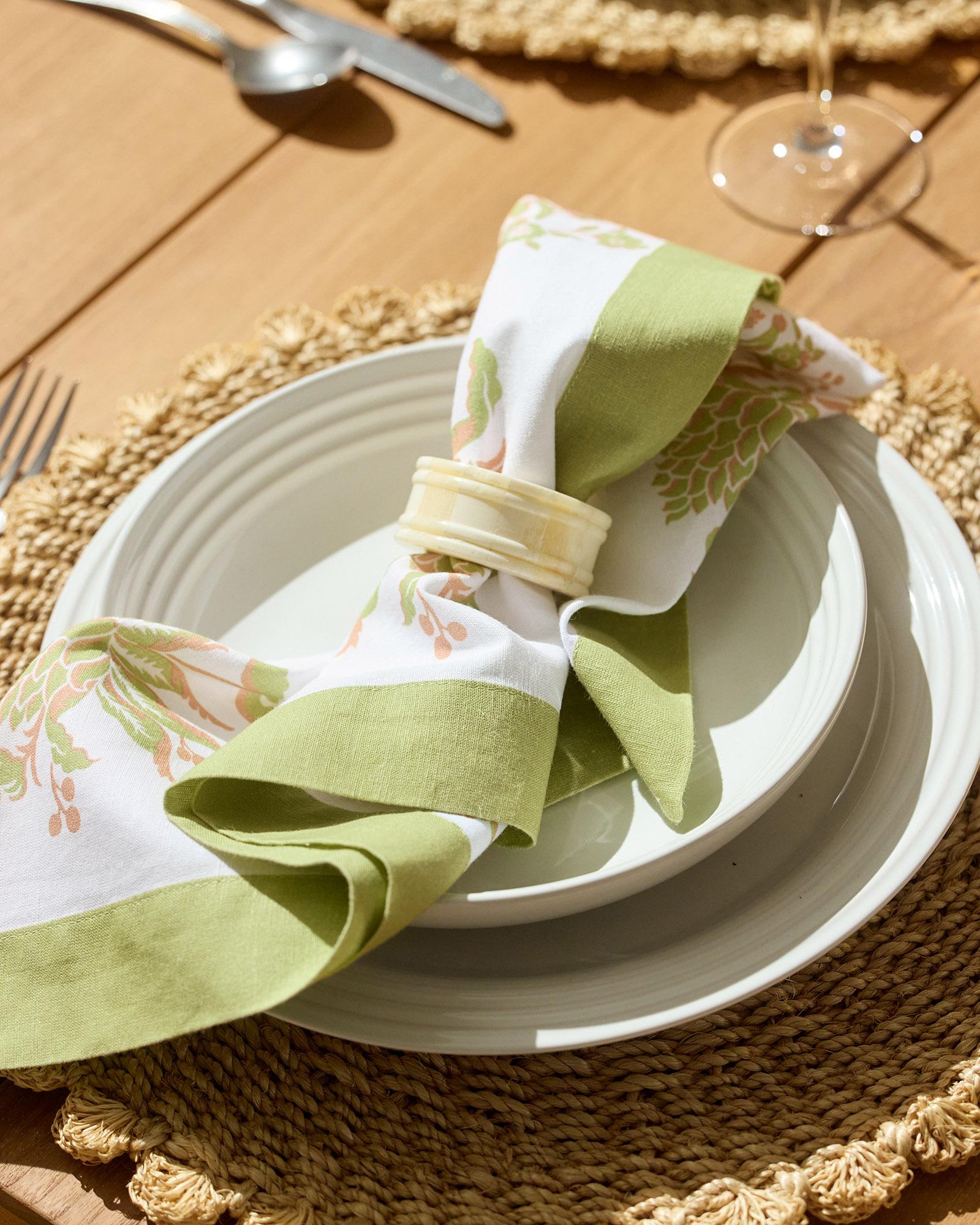 Dining-Tabletop-Green-Napkin-Palm-Royal-brand-x84A0149_CV1