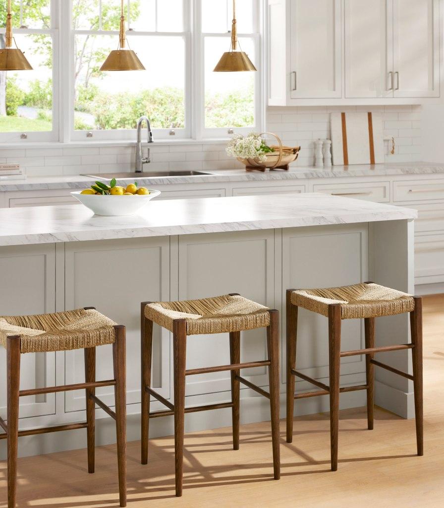 Kitchen Island with portside stool