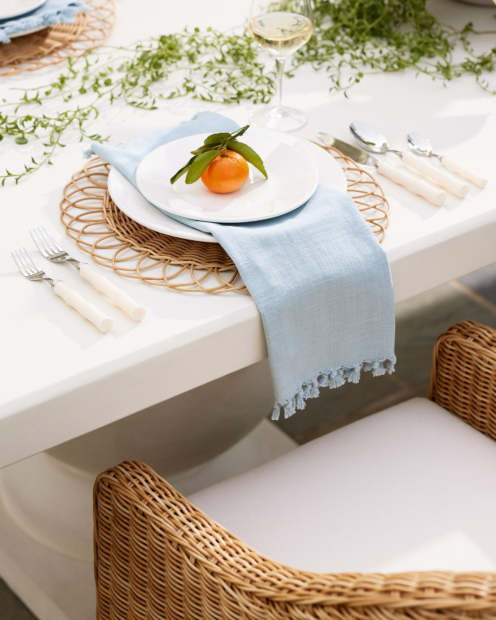 OutdoorDiningRoundRattanPlacematsx0386