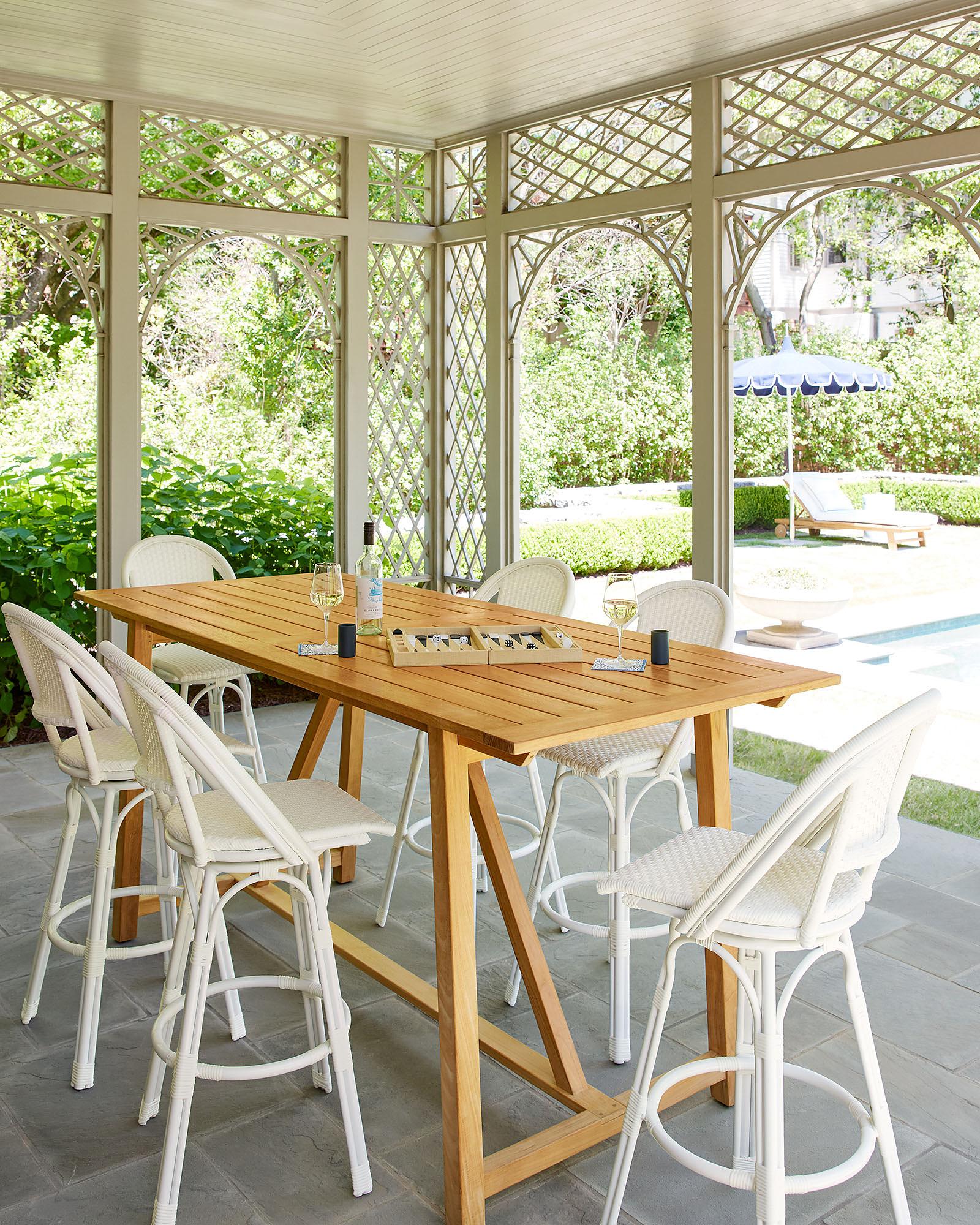 Outside High Table Elevate Outdoor Dining with Stylish High Dining Tables