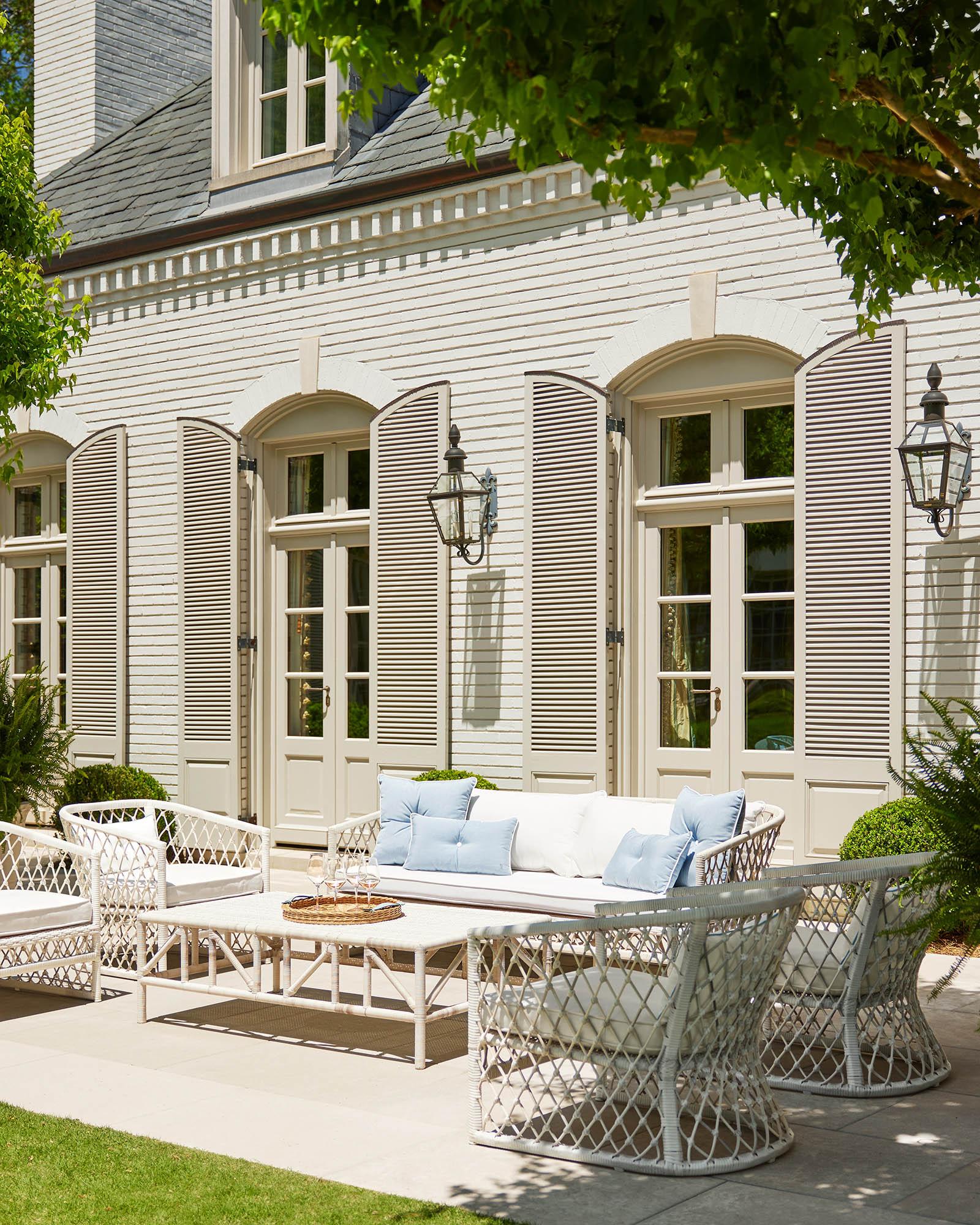 OutdoorLivingRoomSofaLoungeChairsx0336_CV1