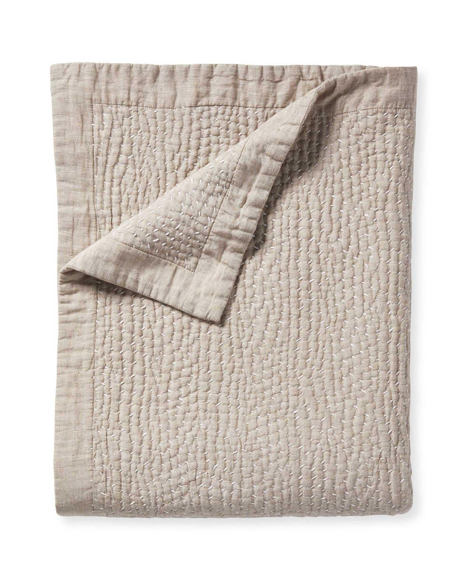 Quilt_Almonte_Mink_Fold_MJ_4969_Crop_SH