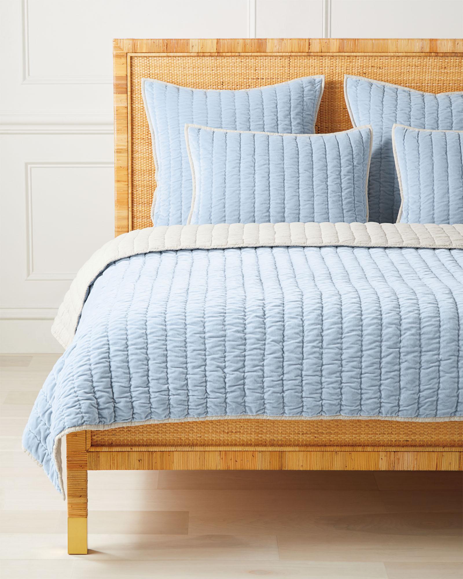 Quilt_Delwood_Velvet_Coastal_Blue_FOB_MV_0051_Crop_BASE